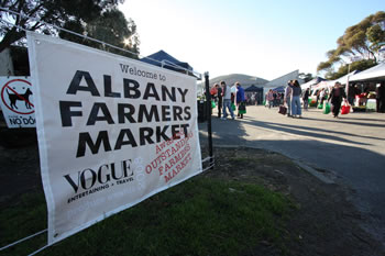 Albany Farmers Market, open times sign